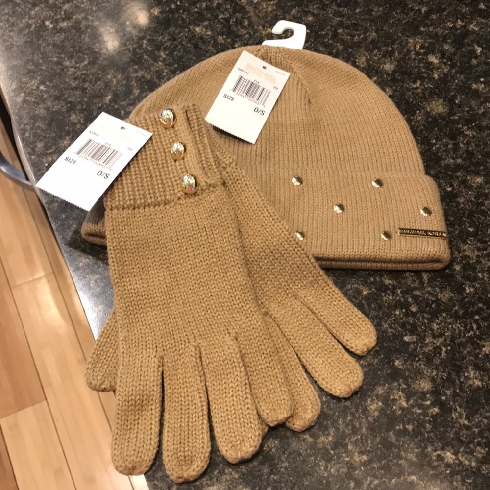 Michael Kors Winter Hat & Gloves Set NWT